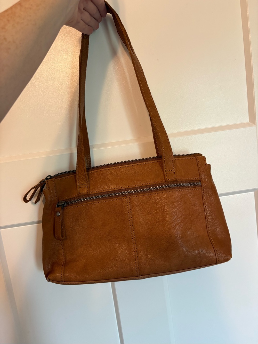 Women's Shoulder Bag in Brown Leather - Classic Everyday Carry - Picture 3 of 10